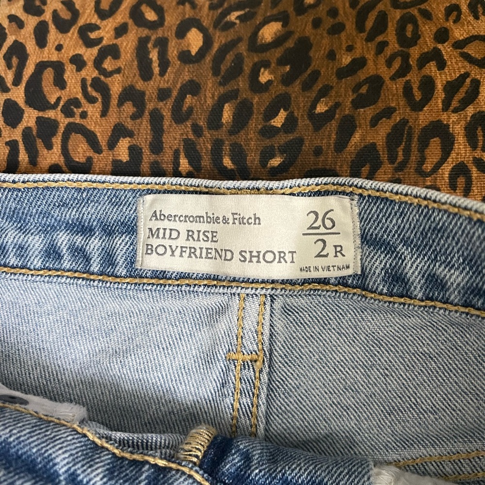 A&F boyfriend shorts - Picture 2 of 3